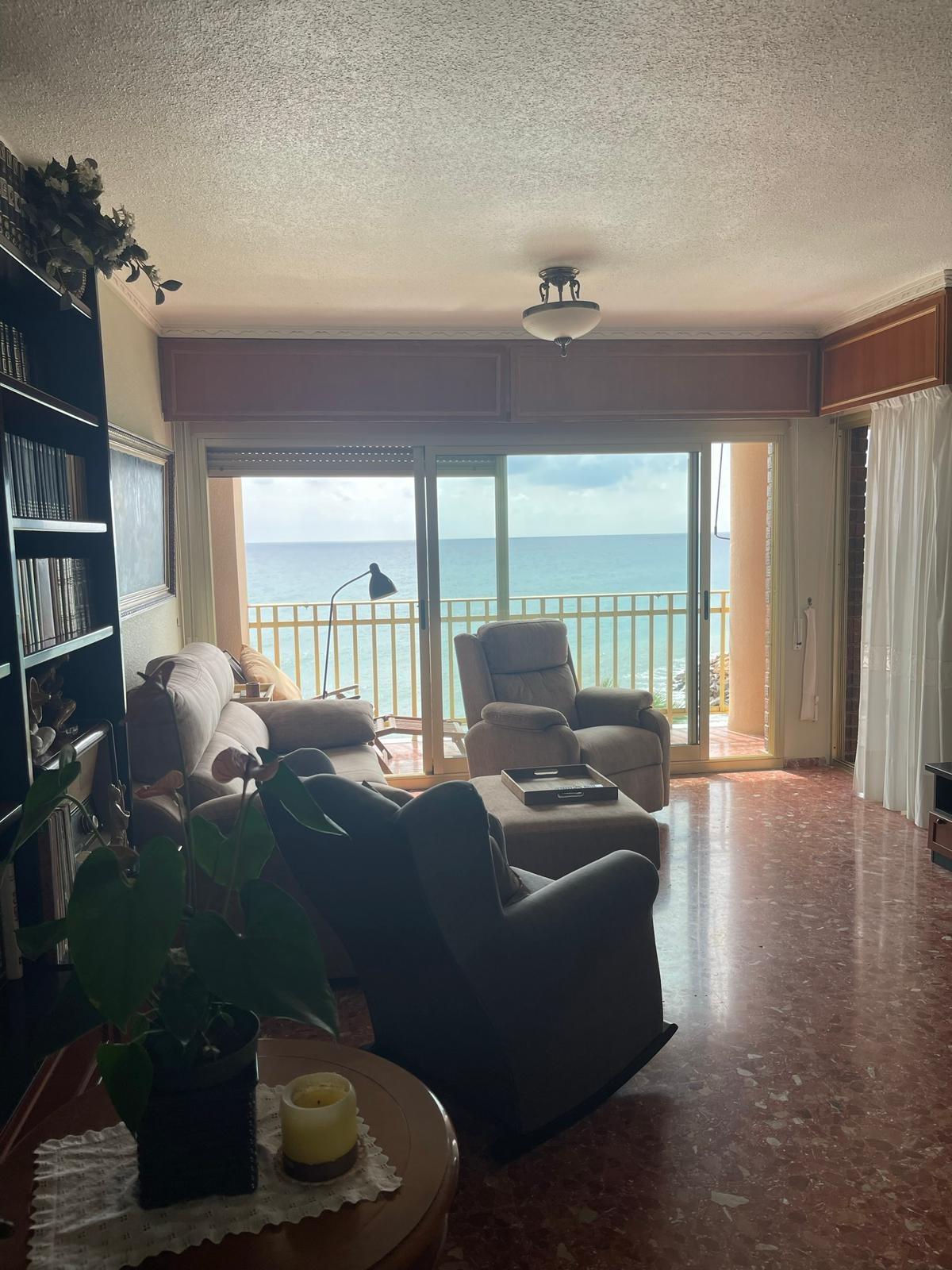 For sale - 4 Bedroom 3 Bathroom Apartment in Torrevieja - Las Piscinas Naturales  - Alicante