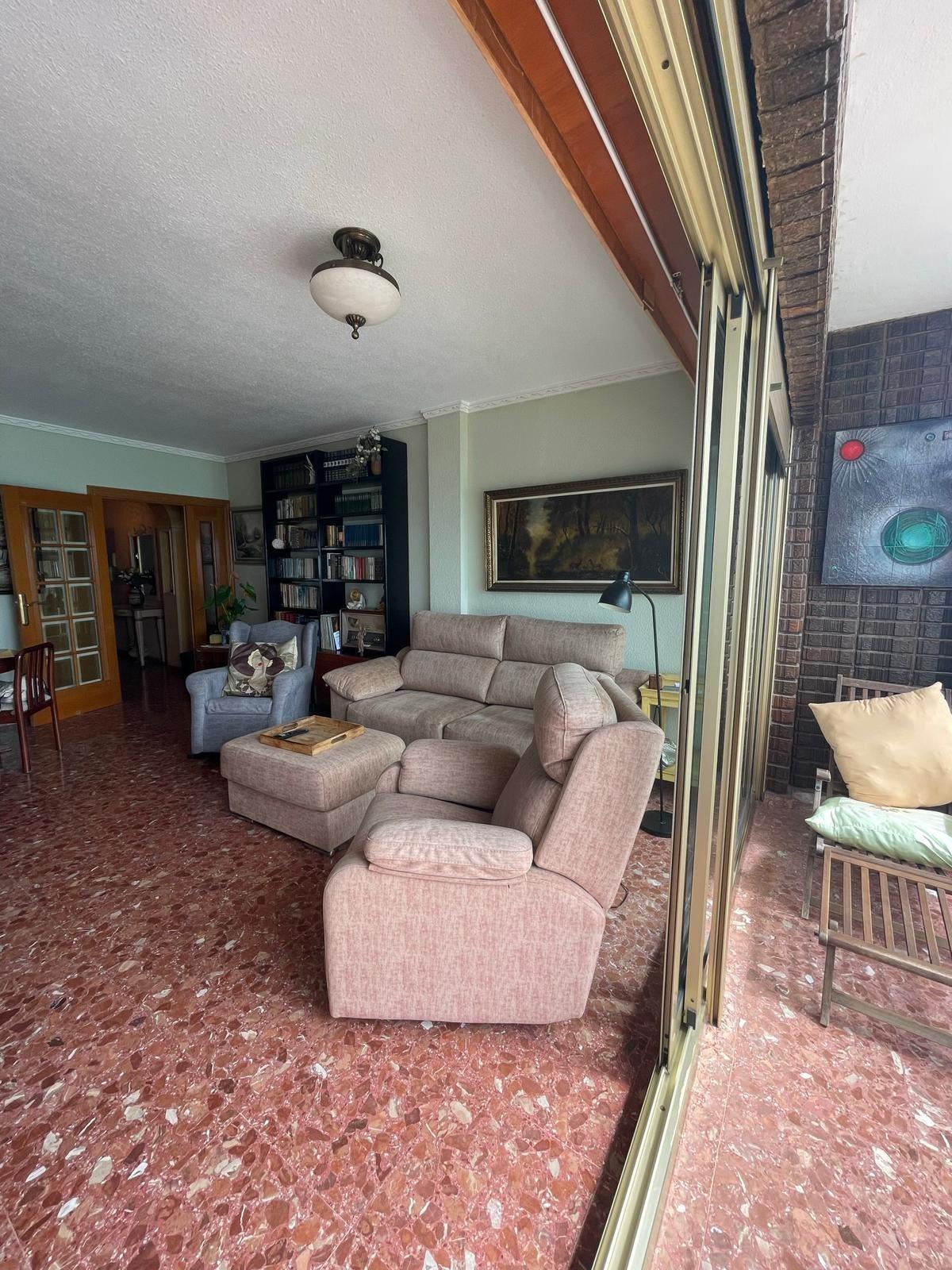 For sale - 4 Bedroom 3 Bathroom Apartment in Torrevieja - Las Piscinas Naturales  - Alicante