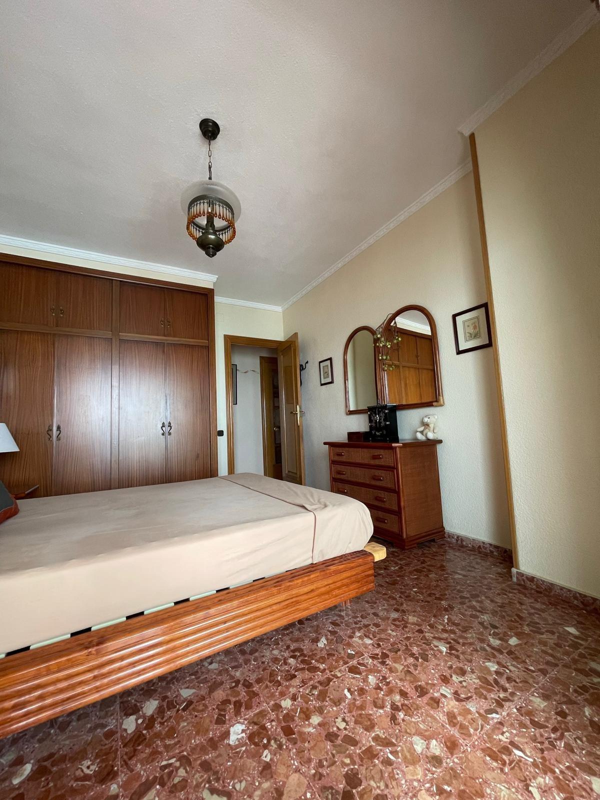 For sale - 4 Bedroom 3 Bathroom Apartment in Torrevieja - Las Piscinas Naturales  - Alicante