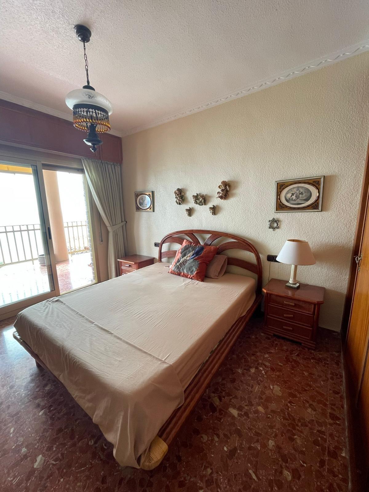 For sale - 4 Bedroom 3 Bathroom Apartment in Torrevieja - Las Piscinas Naturales  - Alicante
