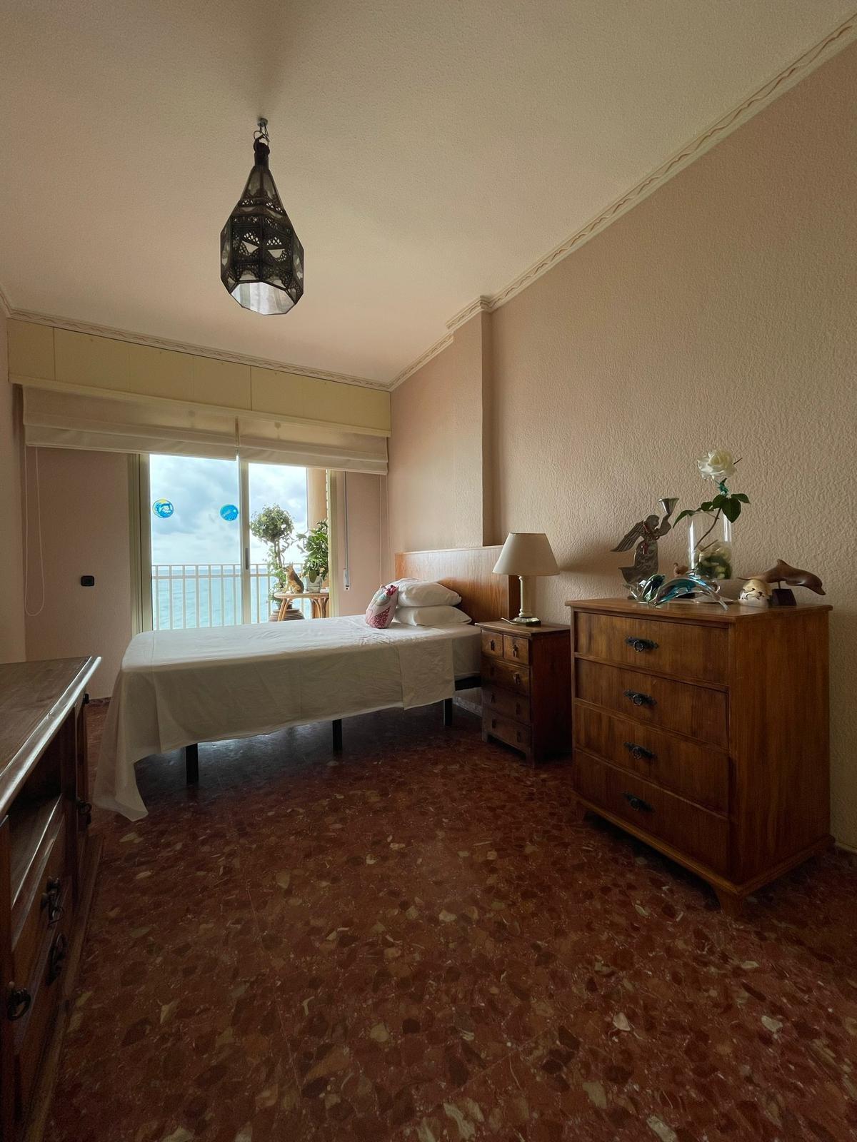 For sale - 4 Bedroom 3 Bathroom Apartment in Torrevieja - Las Piscinas Naturales  - Alicante