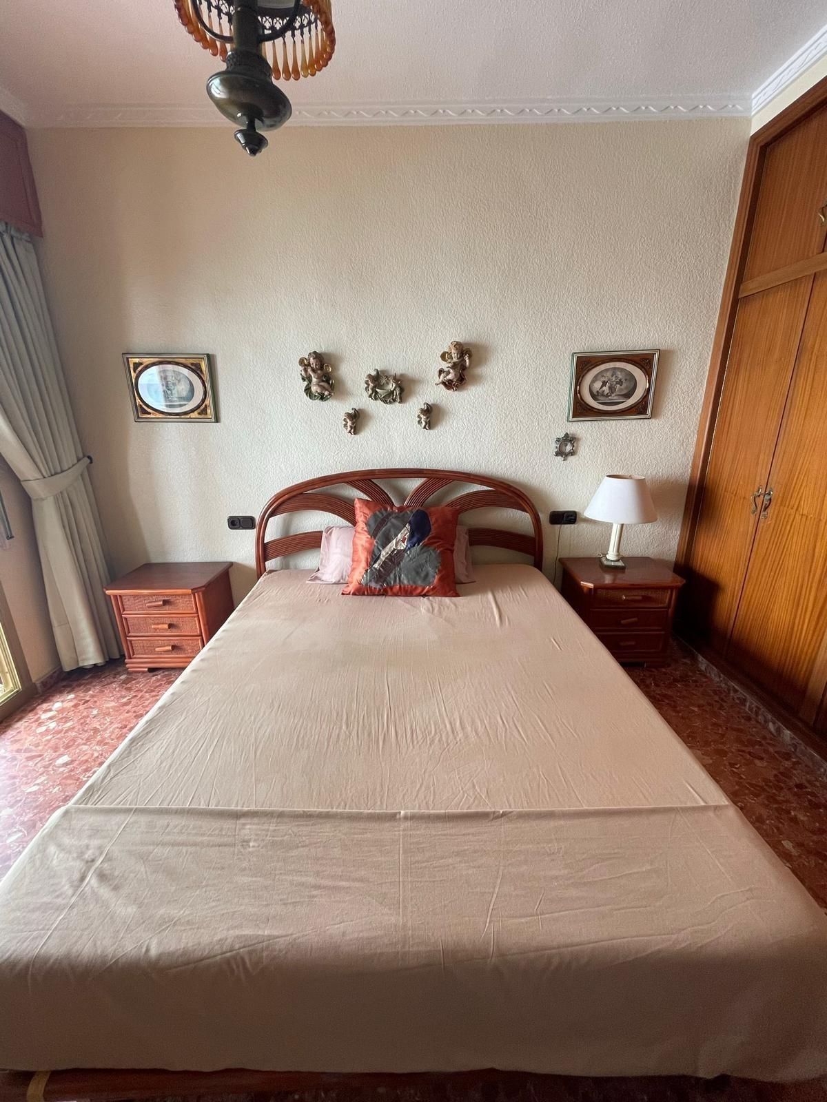 For sale - 4 Bedroom 3 Bathroom Apartment in Torrevieja - Las Piscinas Naturales  - Alicante