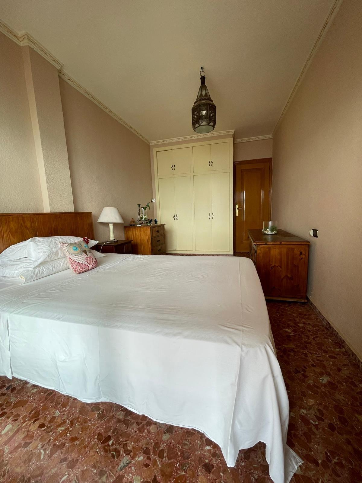 For sale - 4 Bedroom 3 Bathroom Apartment in Torrevieja - Las Piscinas Naturales  - Alicante