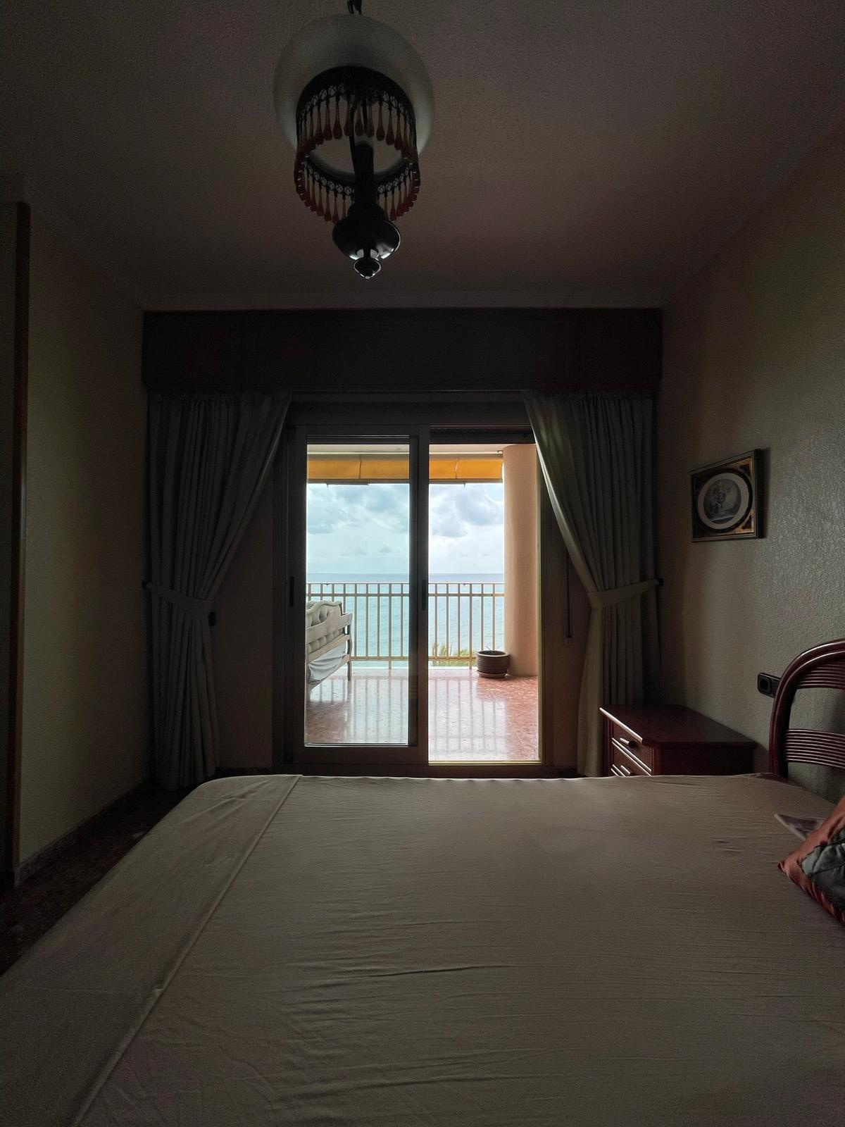 For sale - 4 Bedroom 3 Bathroom Apartment in Torrevieja - Las Piscinas Naturales  - Alicante