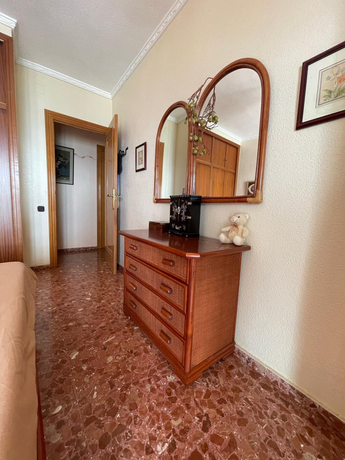 For sale - 4 Bedroom 3 Bathroom Apartment in Torrevieja - Las Piscinas Naturales  - Alicante