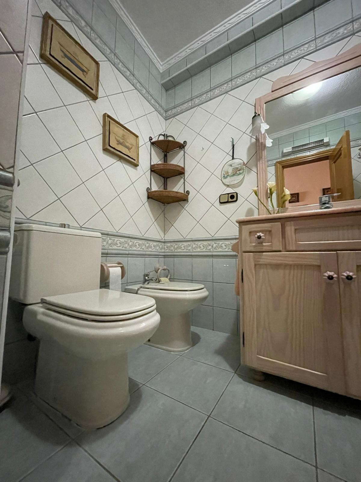 For sale - 4 Bedroom 3 Bathroom Apartment in Torrevieja - Las Piscinas Naturales  - Alicante