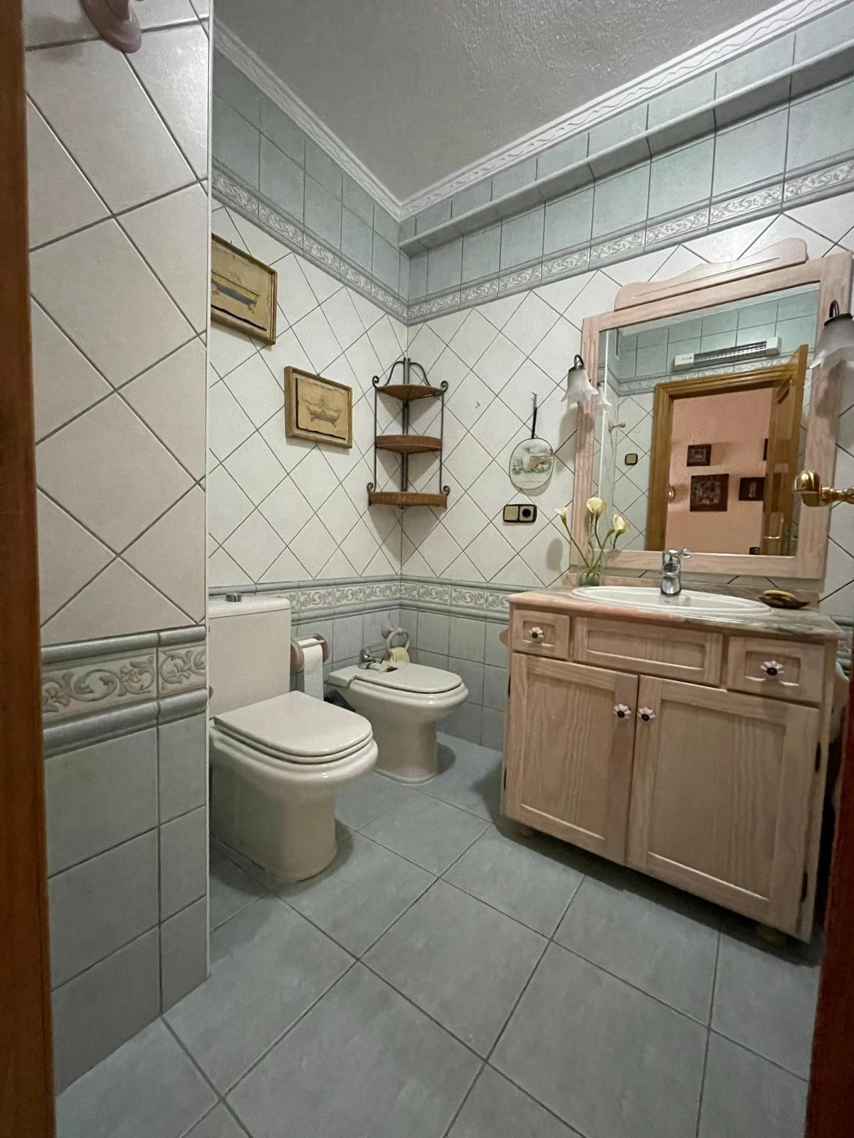 For sale - 4 Bedroom 3 Bathroom Apartment in Torrevieja - Las Piscinas Naturales  - Alicante