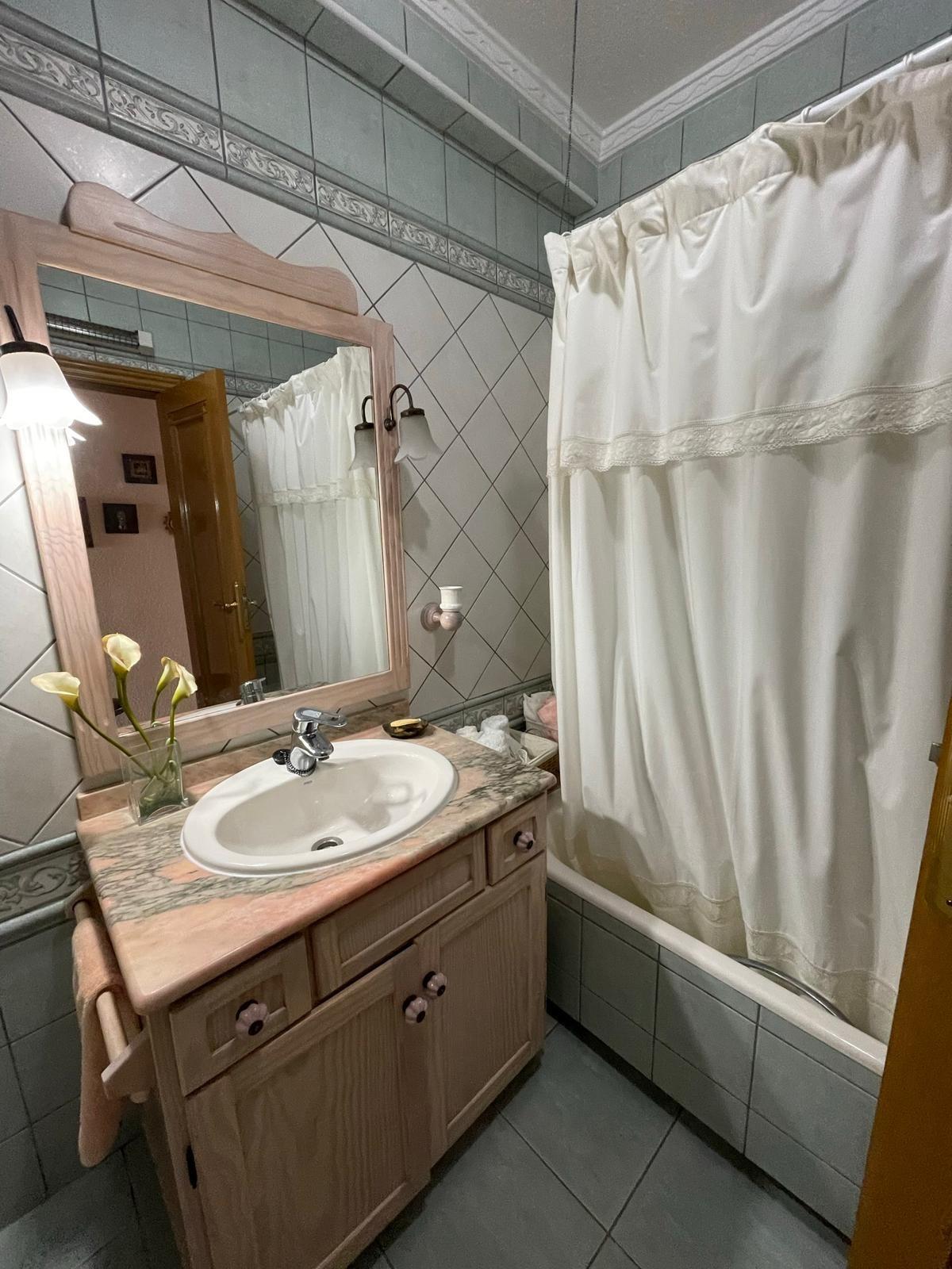 For sale - 4 Bedroom 3 Bathroom Apartment in Torrevieja - Las Piscinas Naturales  - Alicante