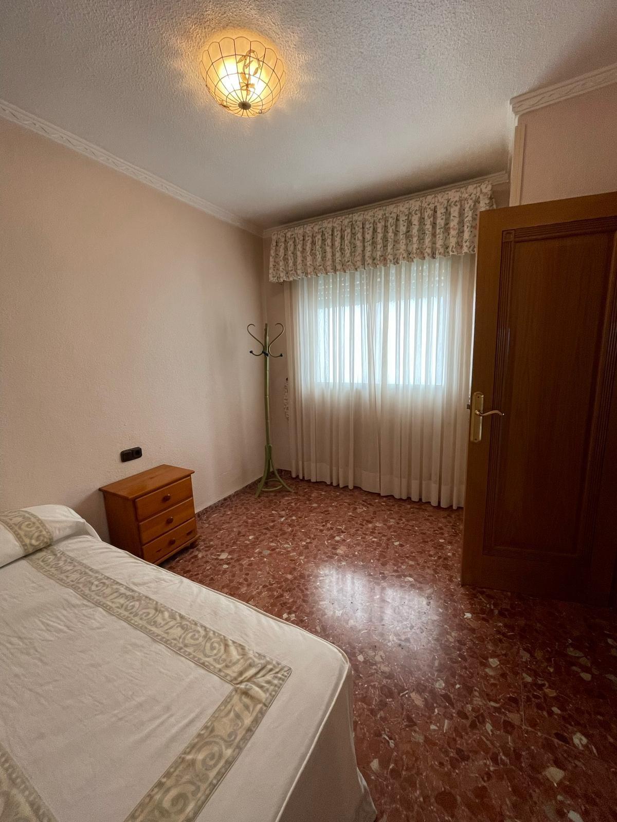 For sale - 4 Bedroom 3 Bathroom Apartment in Torrevieja - Las Piscinas Naturales  - Alicante