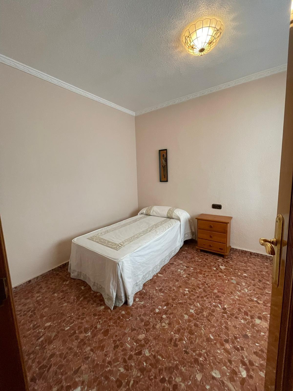 For sale - 4 Bedroom 3 Bathroom Apartment in Torrevieja - Las Piscinas Naturales  - Alicante