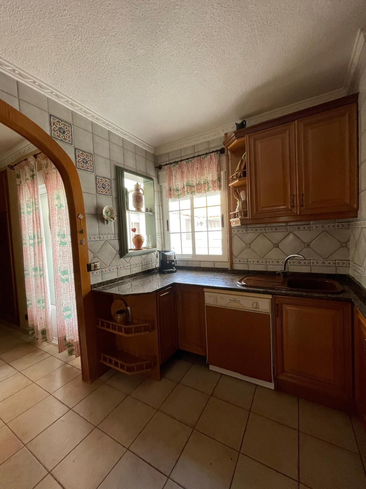 For sale - 4 Bedroom 3 Bathroom Apartment in Torrevieja - Las Piscinas Naturales  - Alicante