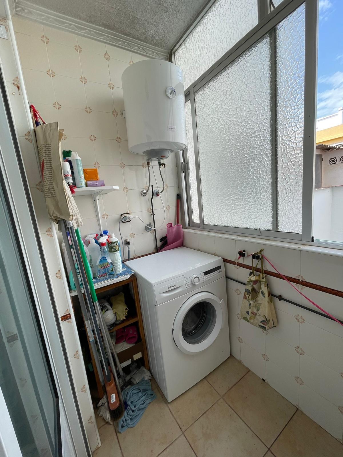 For sale - 4 Bedroom 3 Bathroom Apartment in Torrevieja - Las Piscinas Naturales  - Alicante