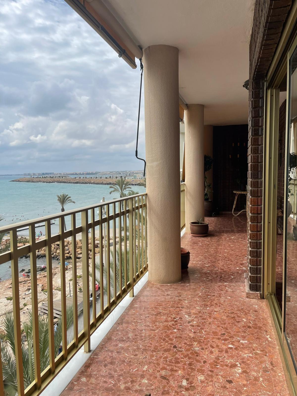 For sale - 4 Bedroom 3 Bathroom Apartment in Torrevieja - Las Piscinas Naturales  - Alicante