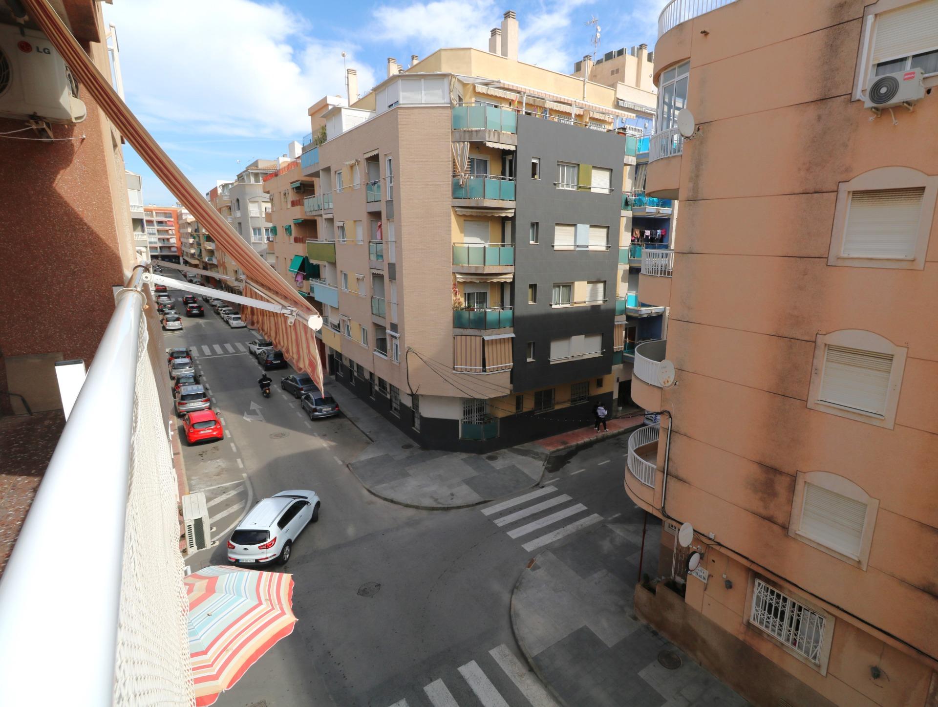 For sale - 3 Bedroom 1 Bathroom Apartment in Torrevieja - Acequion  - Alicante