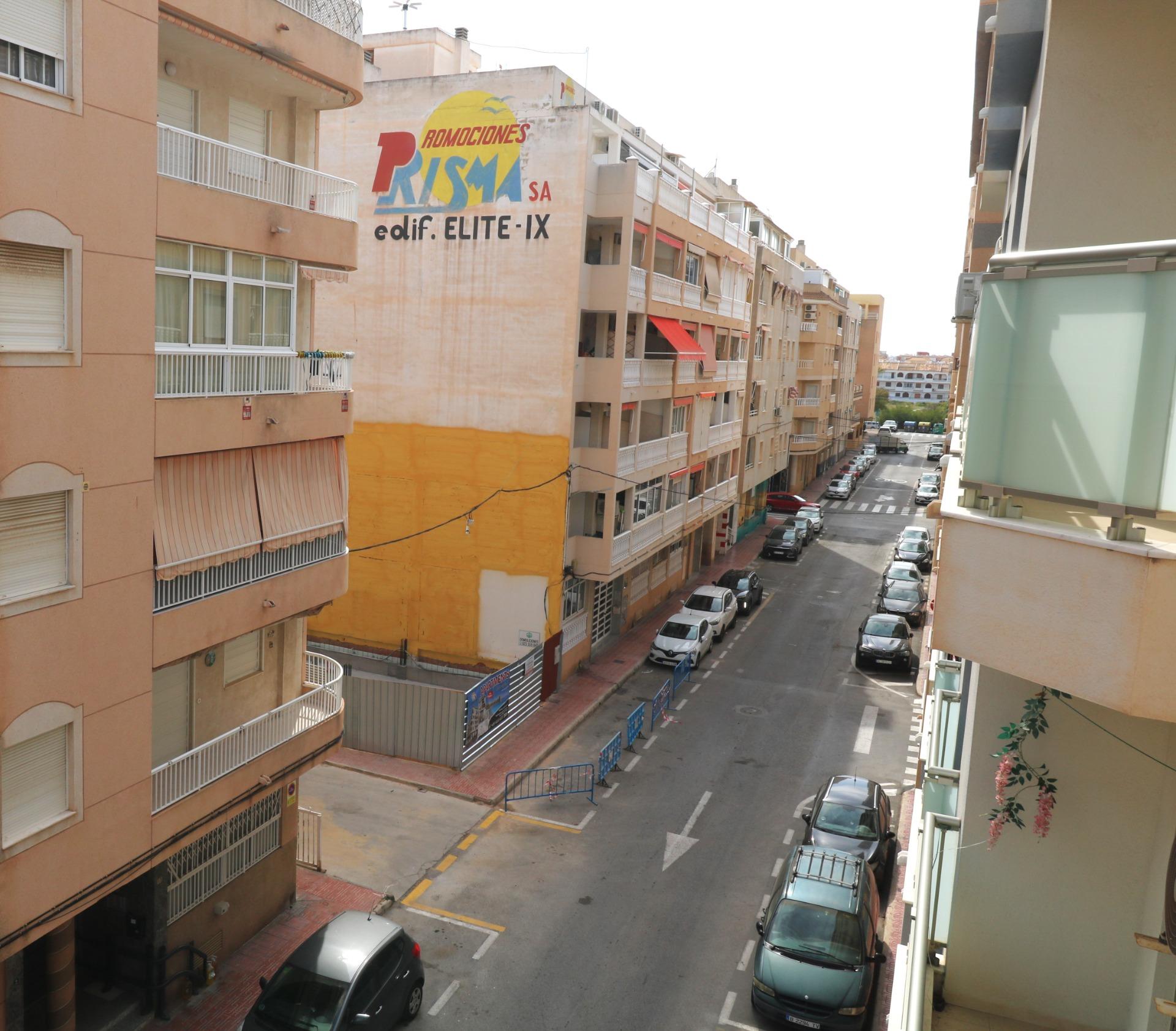 For sale - 3 Bedroom 1 Bathroom Apartment in Torrevieja - Acequion  - Alicante