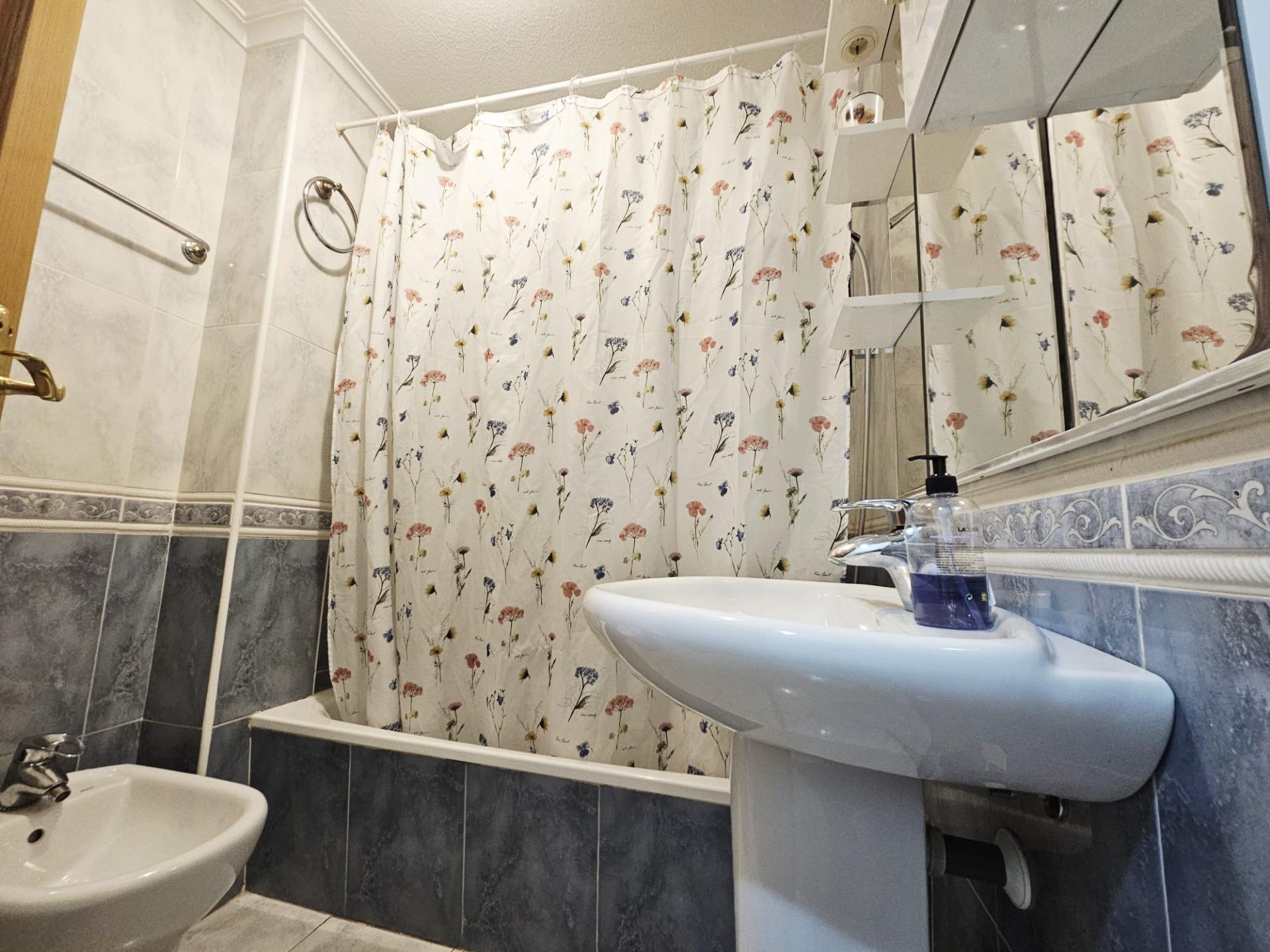 For sale - 3 Bedroom 2 Bathroom Apartment in Torrevieja - Estacion De Autobuses  - Alicante