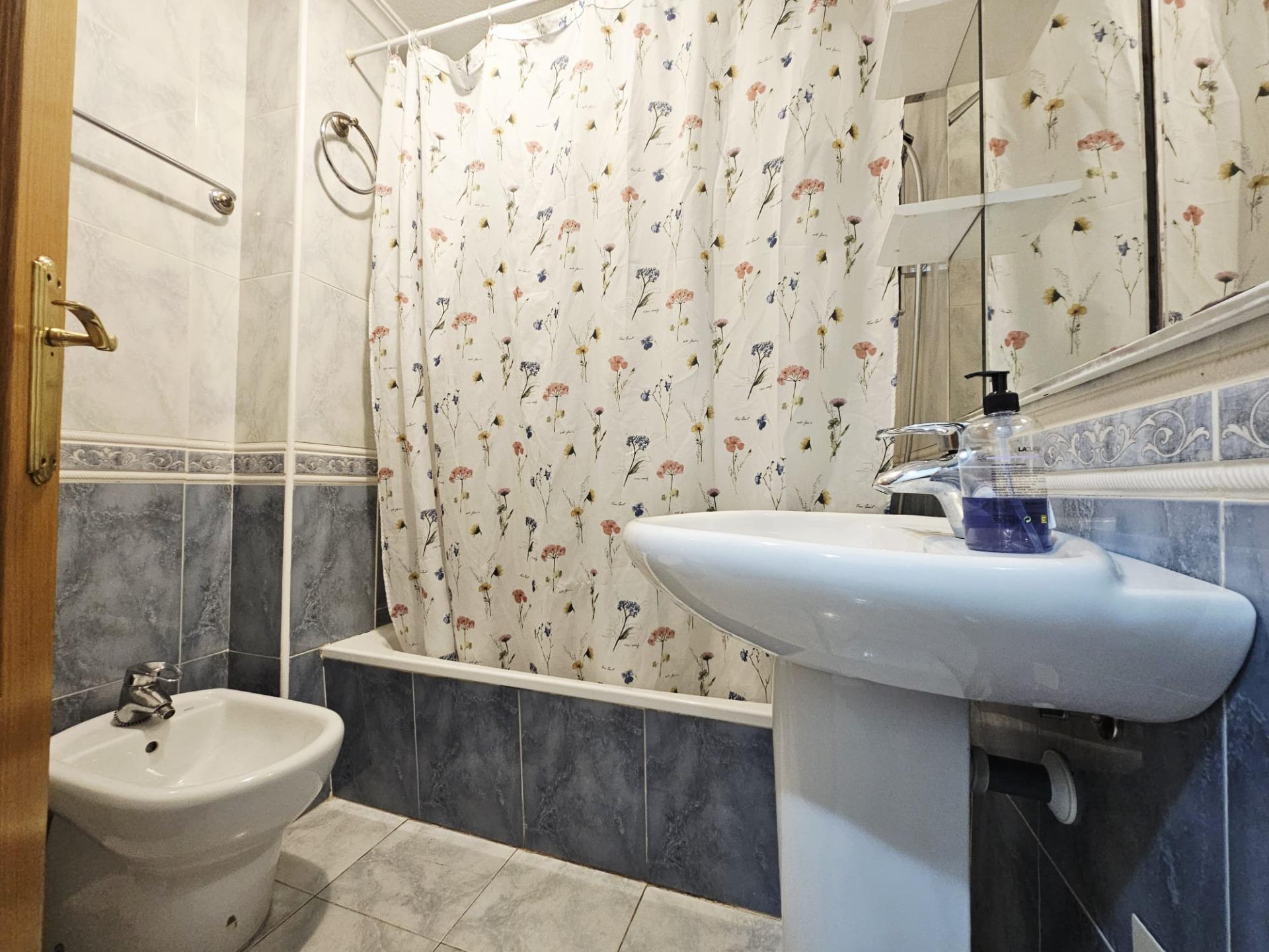 For sale - 3 Bedroom 2 Bathroom Apartment in Torrevieja - Estacion De Autobuses  - Alicante