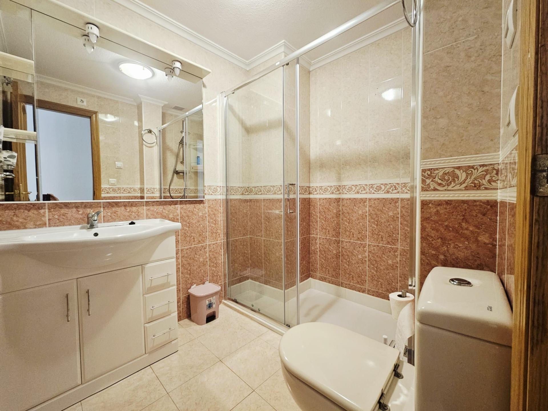 For sale - 3 Bedroom 2 Bathroom Apartment in Torrevieja - Estacion De Autobuses  - Alicante