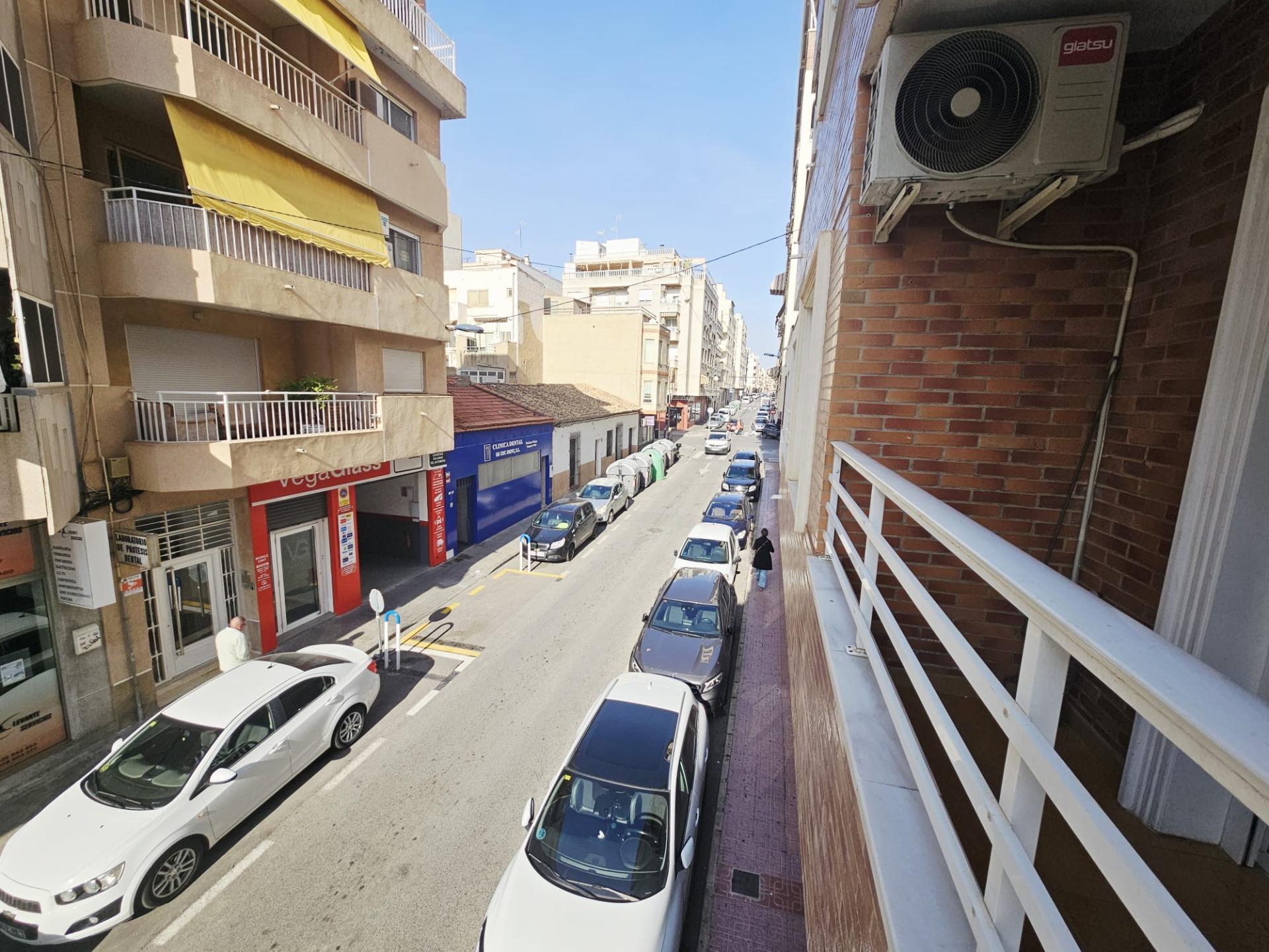 For sale - 3 Bedroom 2 Bathroom Apartment in Torrevieja - Estacion De Autobuses  - Alicante