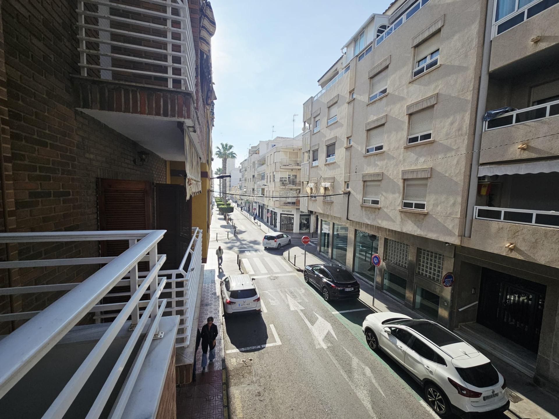 For sale - 3 Bedroom 2 Bathroom Apartment in Torrevieja - Estacion De Autobuses  - Alicante