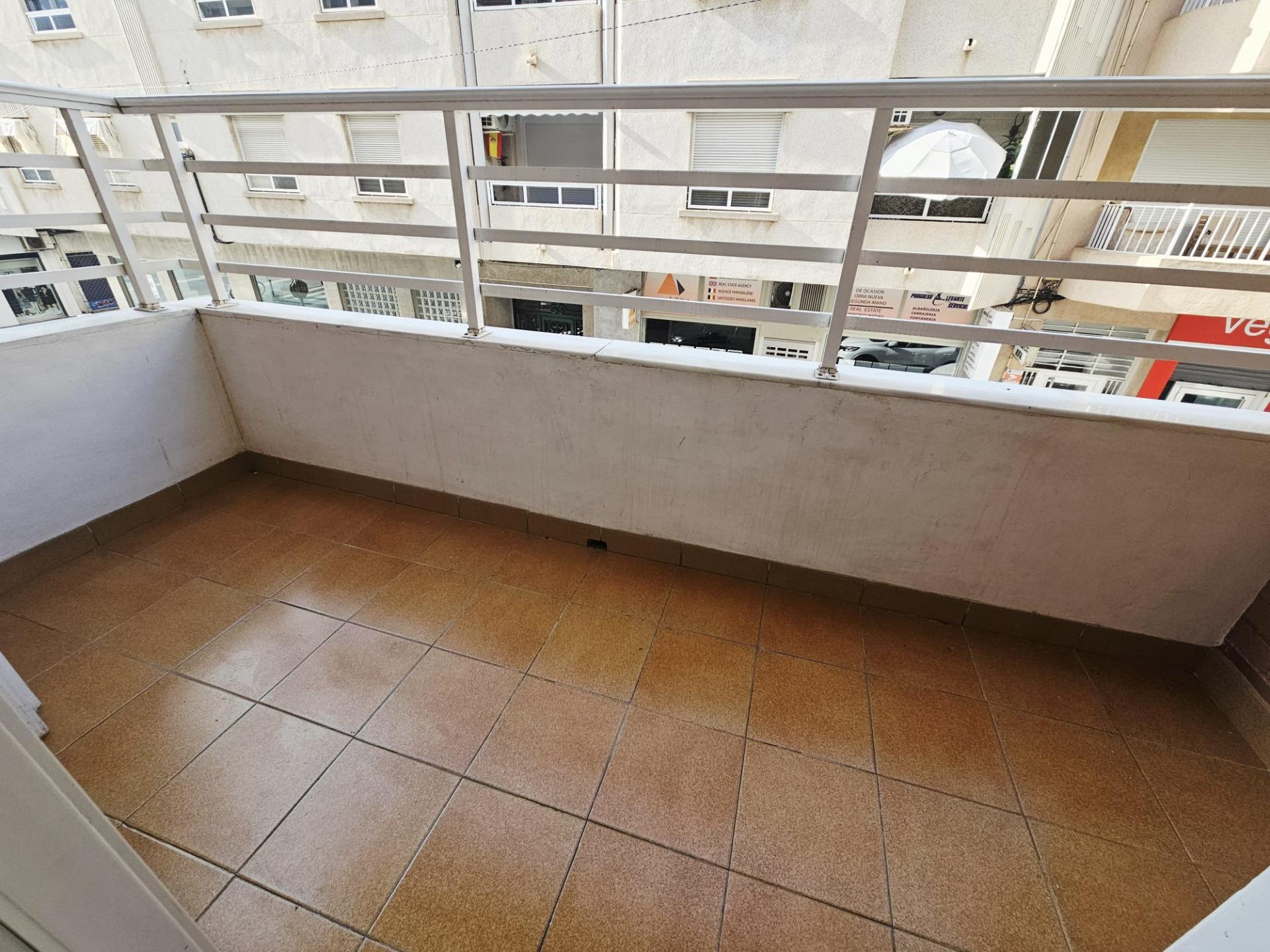 For sale - 3 Bedroom 2 Bathroom Apartment in Torrevieja - Estacion De Autobuses  - Alicante