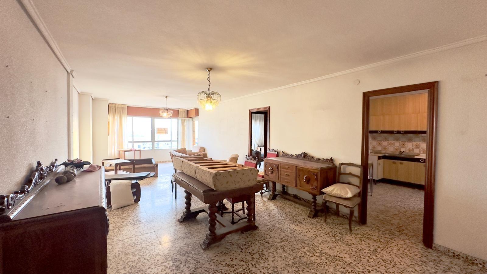 For sale - 4 Bedroom 2 Bathroom Apartment in Torrevieja - Torrevieja  - Alicante