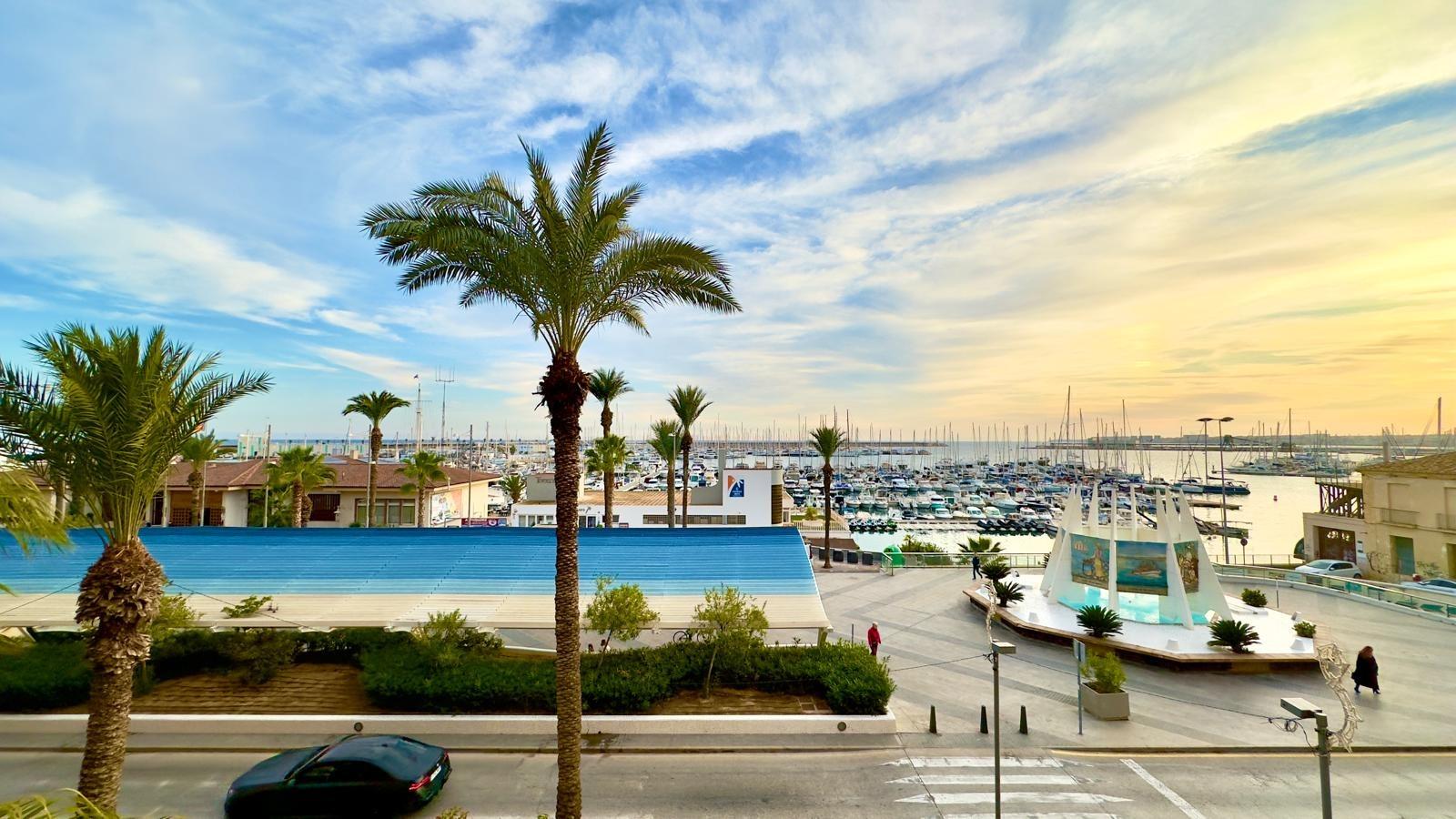 For sale - 4 Bedroom 2 Bathroom Apartment in Torrevieja - Torrevieja  - Alicante