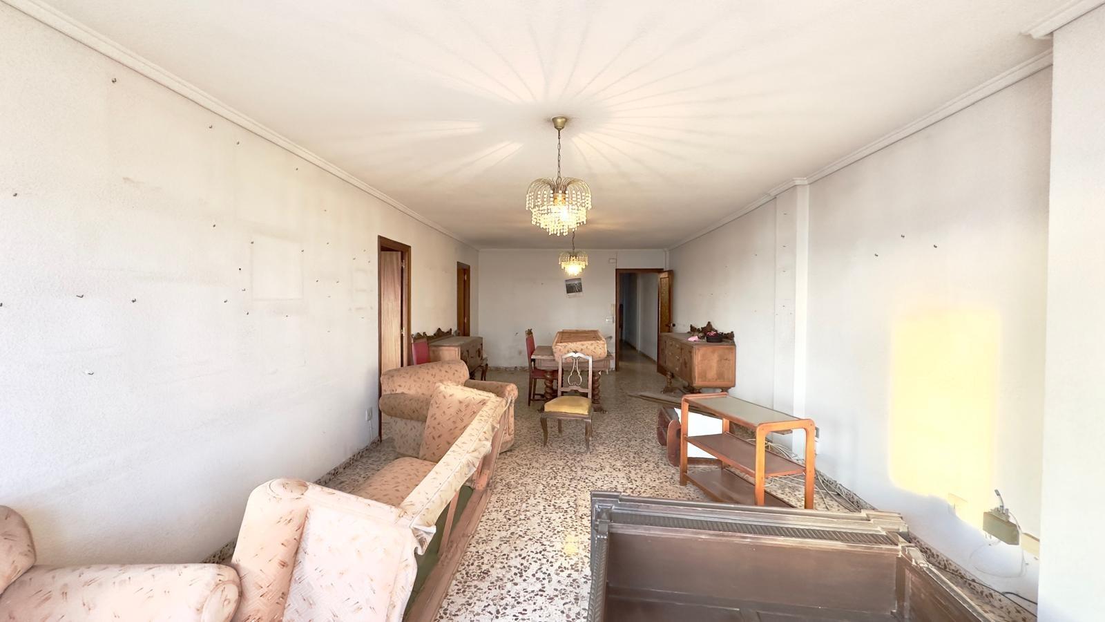 For sale - 4 Bedroom 2 Bathroom Apartment in Torrevieja - Torrevieja  - Alicante