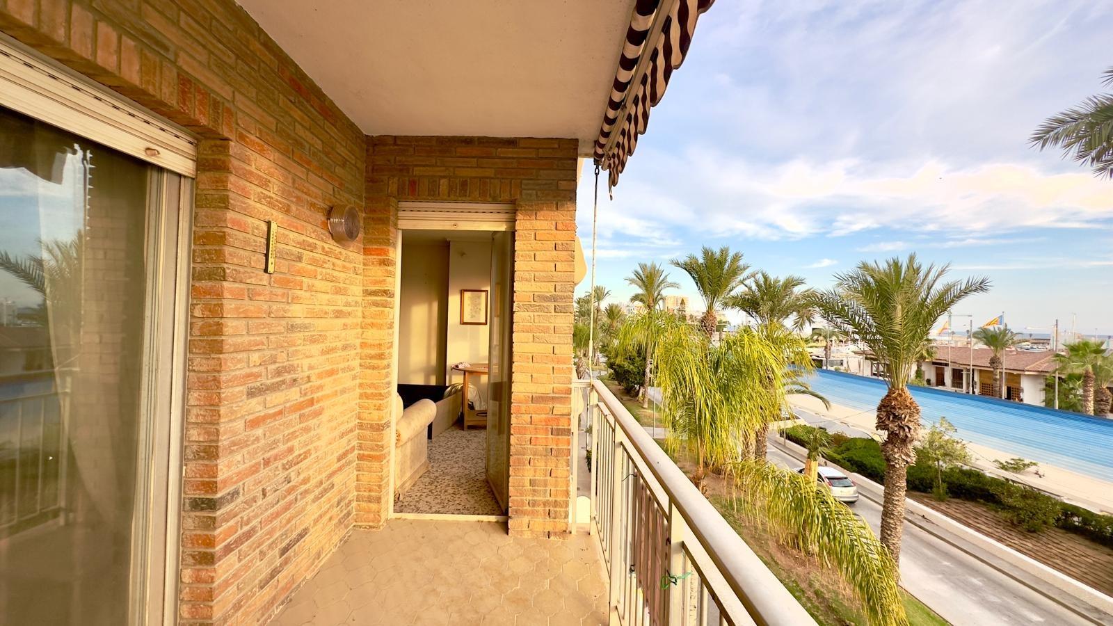 For sale - 4 Bedroom 2 Bathroom Apartment in Torrevieja - Torrevieja  - Alicante