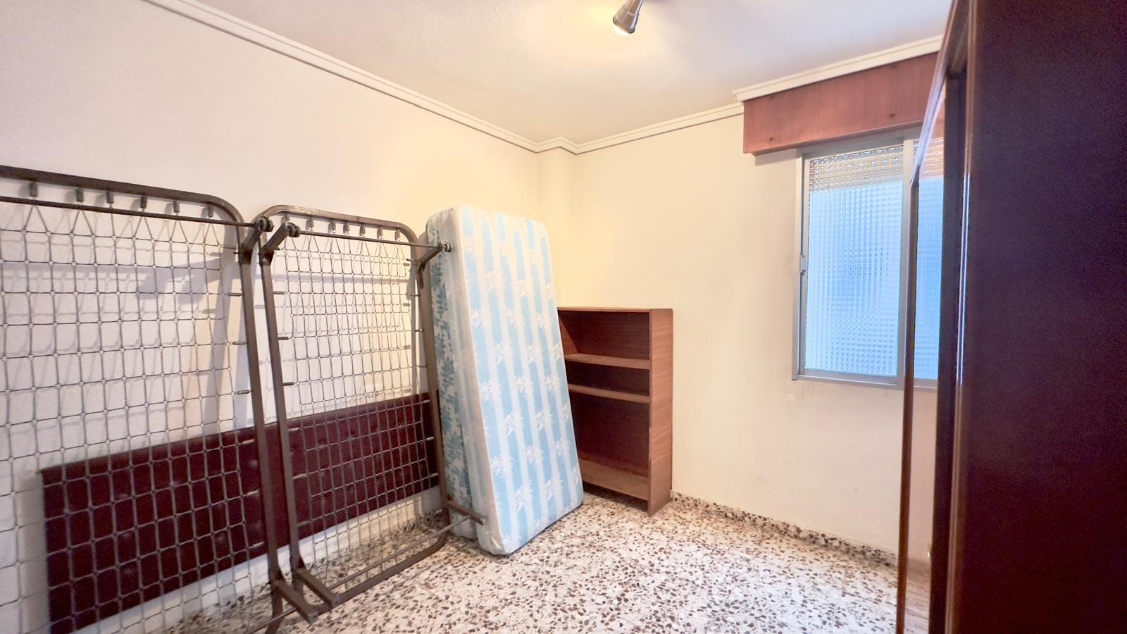 For sale - 4 Bedroom 2 Bathroom Apartment in Torrevieja - Torrevieja  - Alicante