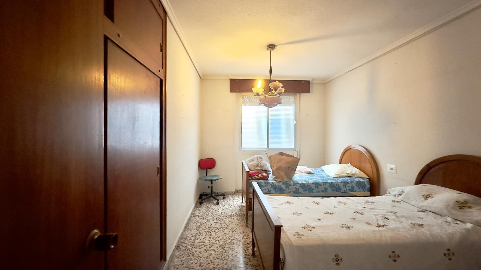 For sale - 4 Bedroom 2 Bathroom Apartment in Torrevieja - Torrevieja  - Alicante