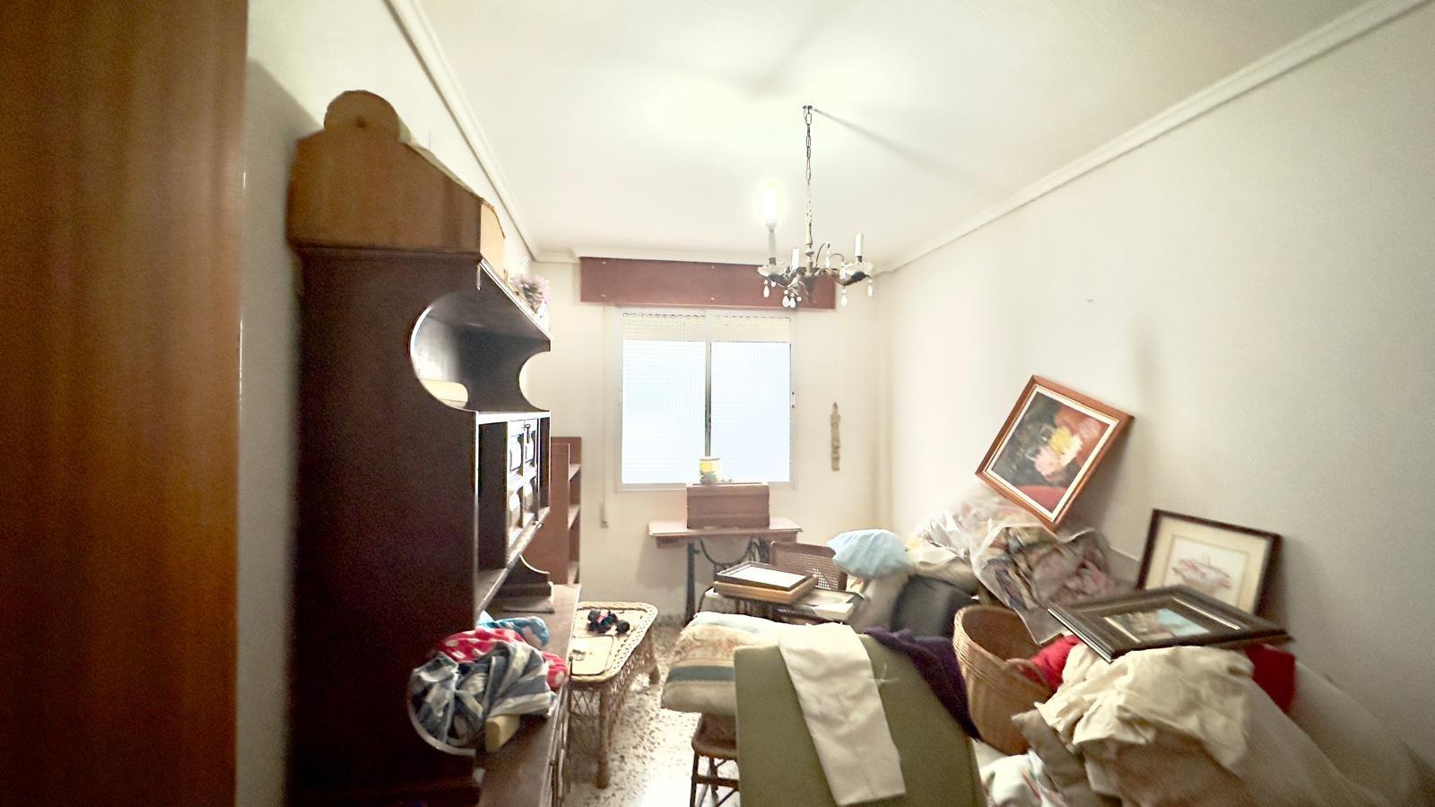 For sale - 4 Bedroom 2 Bathroom Apartment in Torrevieja - Torrevieja  - Alicante