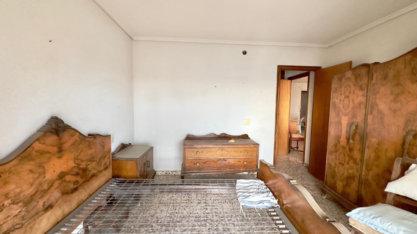 For sale - 4 Bedroom 2 Bathroom Apartment in Torrevieja - Torrevieja  - Alicante