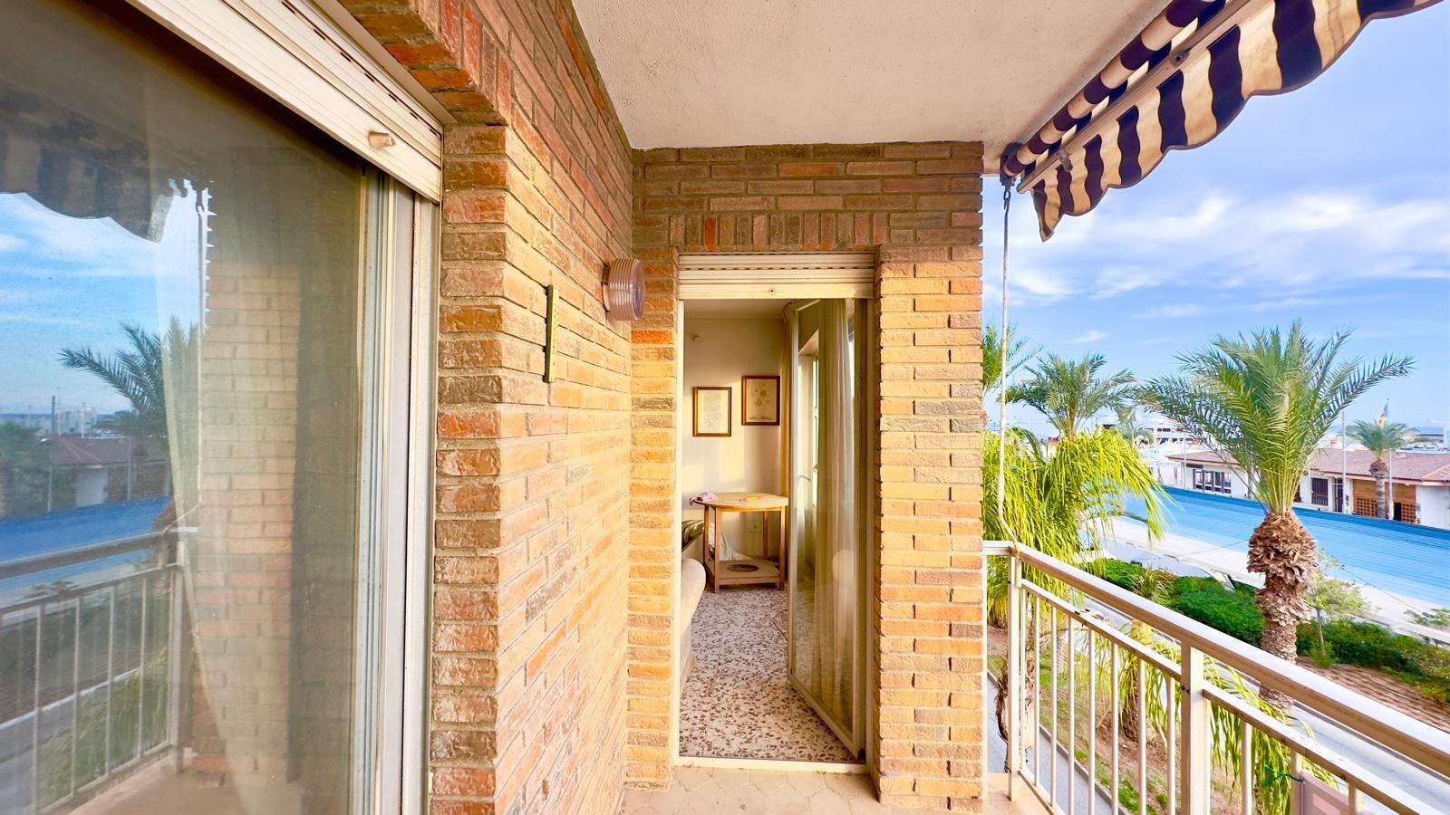 For sale - 4 Bedroom 2 Bathroom Apartment in Torrevieja - Torrevieja  - Alicante