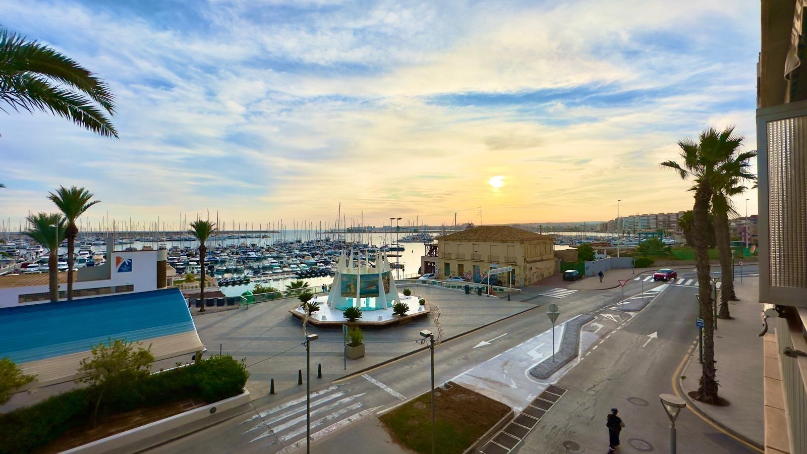 For sale - 4 Bedroom 2 Bathroom Apartment in Torrevieja - Torrevieja  - Alicante