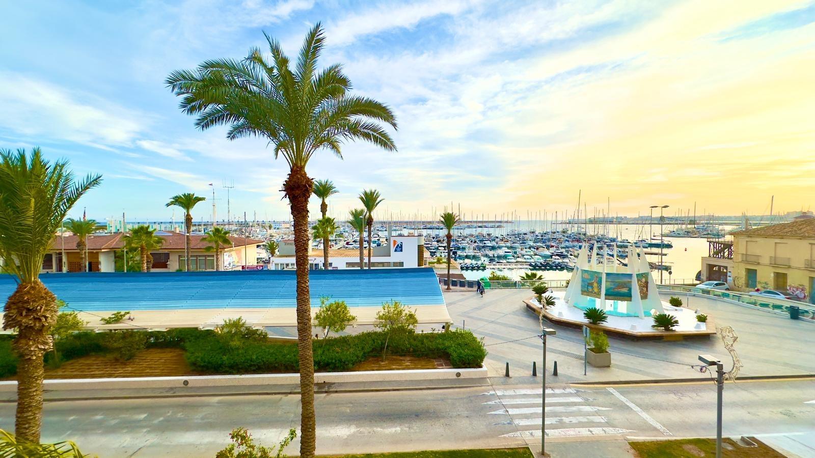 For sale - 4 Bedroom 2 Bathroom Apartment in Torrevieja - Torrevieja  - Alicante