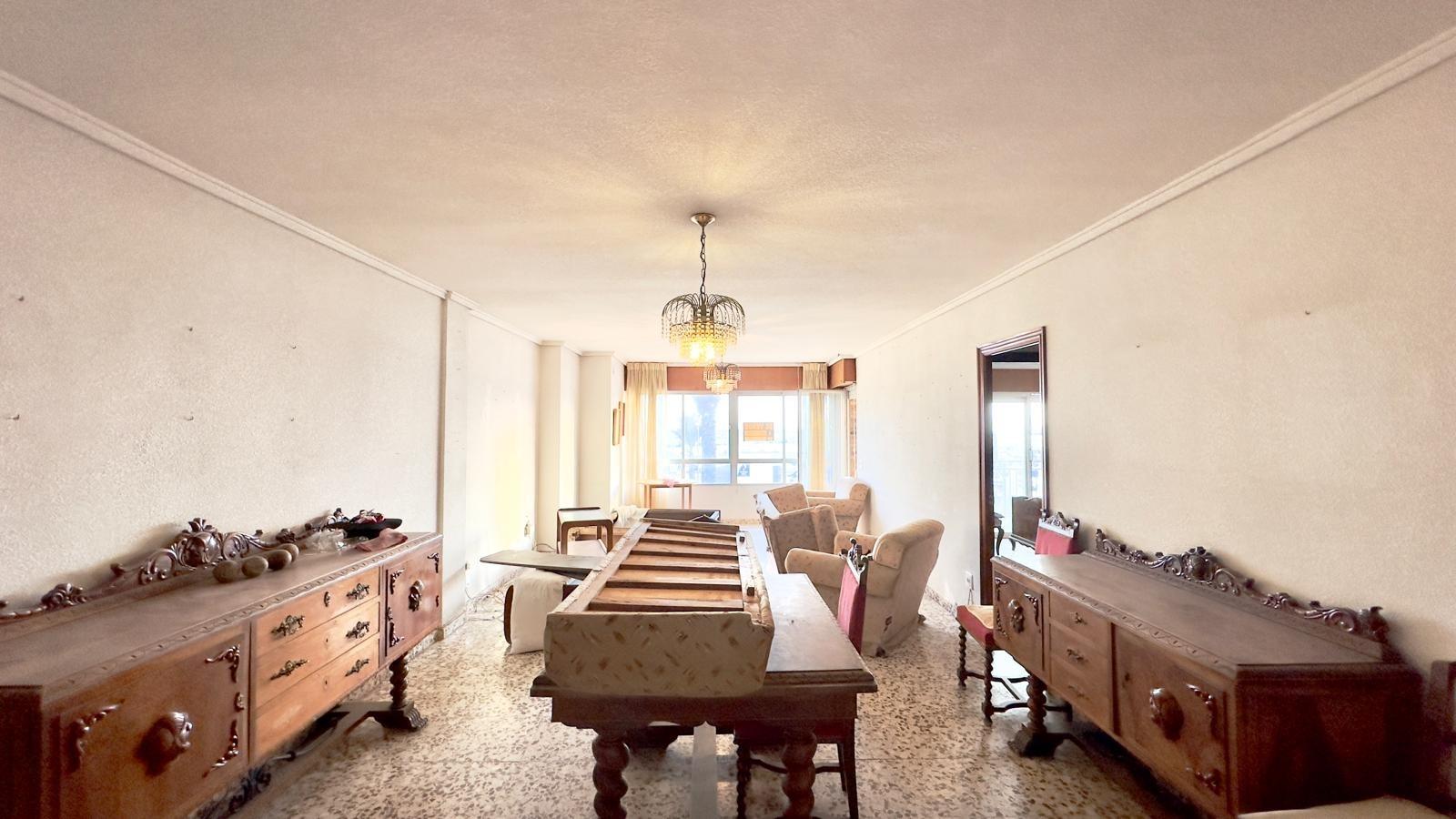 For sale - 4 Bedroom 2 Bathroom Apartment in Torrevieja - Torrevieja  - Alicante