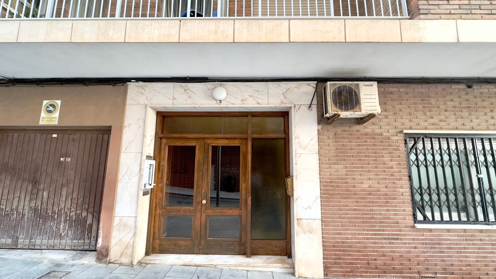 For sale - 4 Bedroom 2 Bathroom Apartment in Torrevieja - Torrevieja  - Alicante
