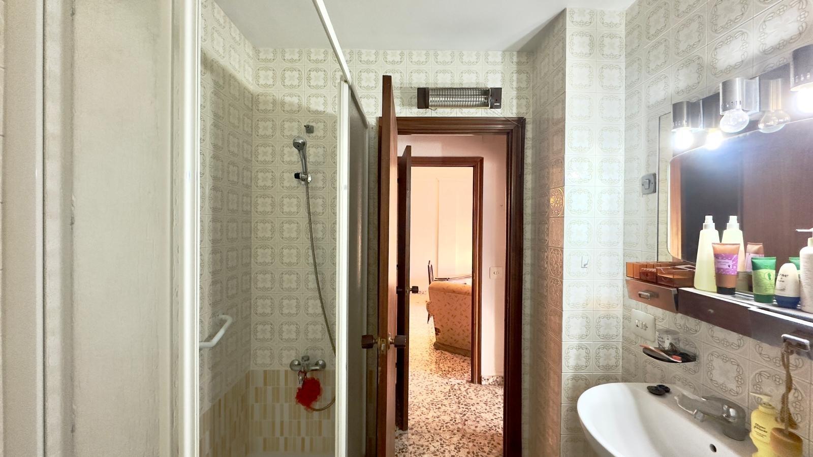 For sale - 4 Bedroom 2 Bathroom Apartment in Torrevieja - Torrevieja  - Alicante