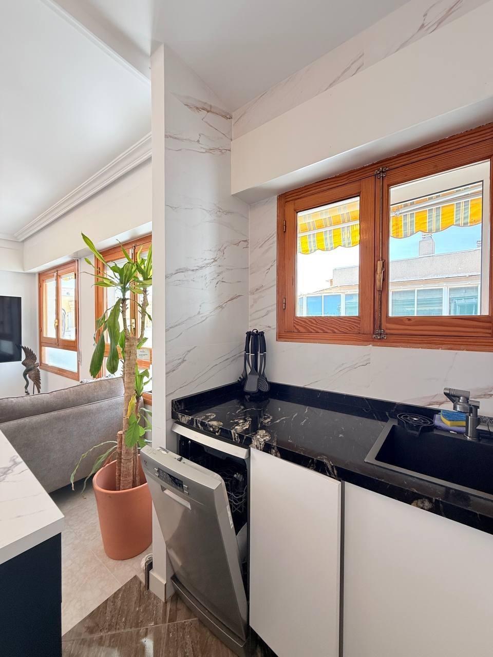 For sale - 2 Bedroom 1 Bathroom Penthouse in Torrevieja - Playa Del Cura  - Alicante