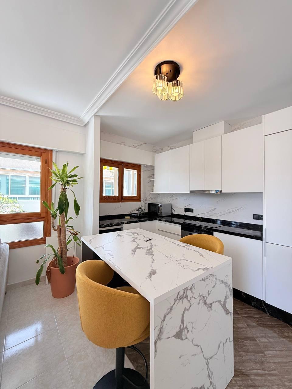 For sale - 2 Bedroom 1 Bathroom Penthouse in Torrevieja - Playa Del Cura  - Alicante