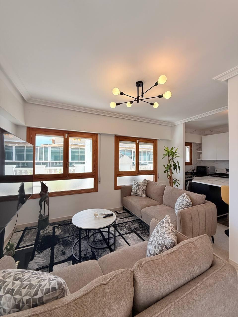 For sale - 2 Bedroom 1 Bathroom Penthouse in Torrevieja - Playa Del Cura  - Alicante