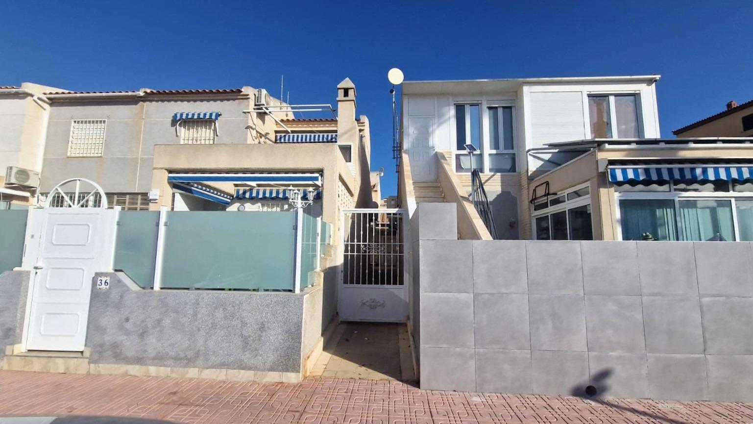 For sale - 3 Bedroom 2 Bathroom Town House in Torrevieja - Torreblanca  - Alicante
