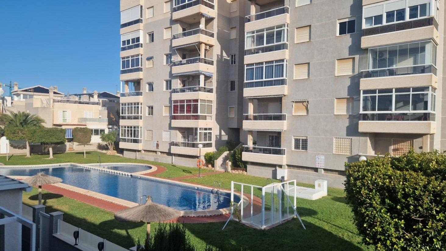 For sale - 3 Bedroom 2 Bathroom Town House in Torrevieja - Torreblanca  - Alicante