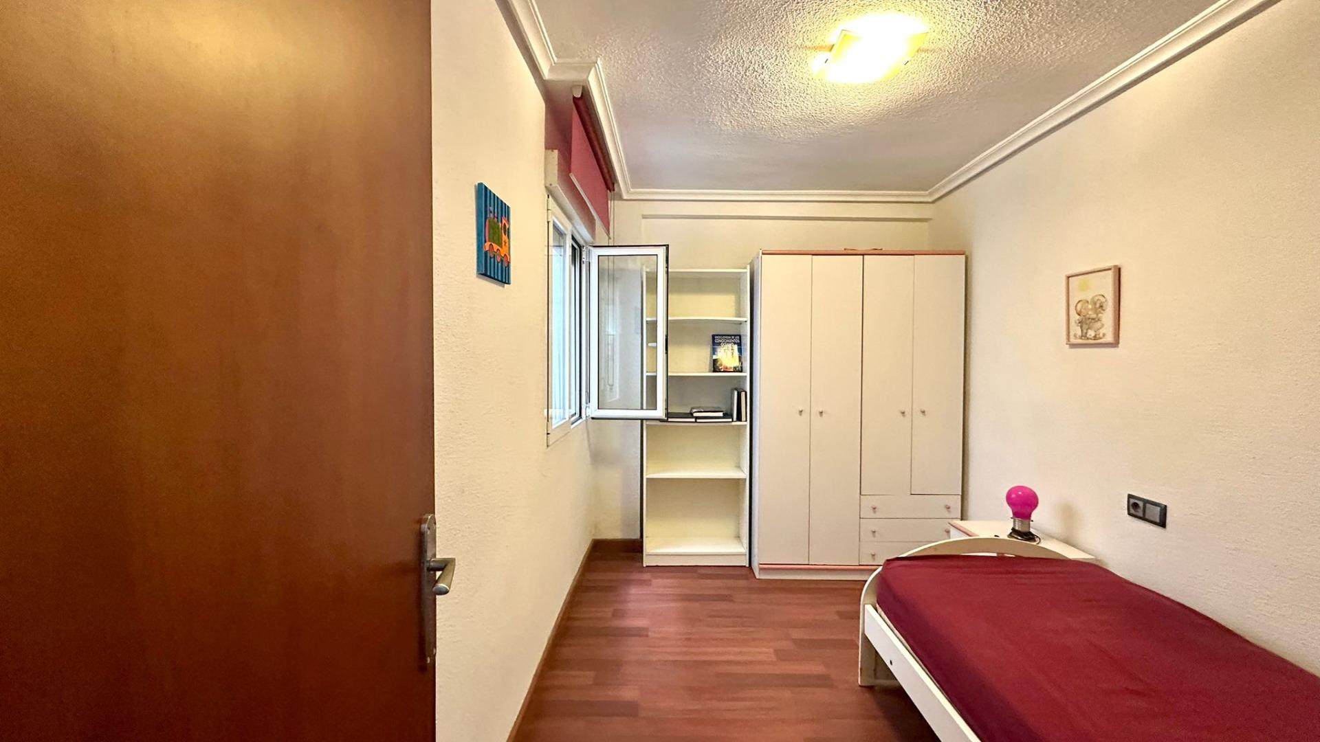 For sale - 3 Bedroom 1 Bathroom Apartment in Torrevieja - Acequion  - Alicante