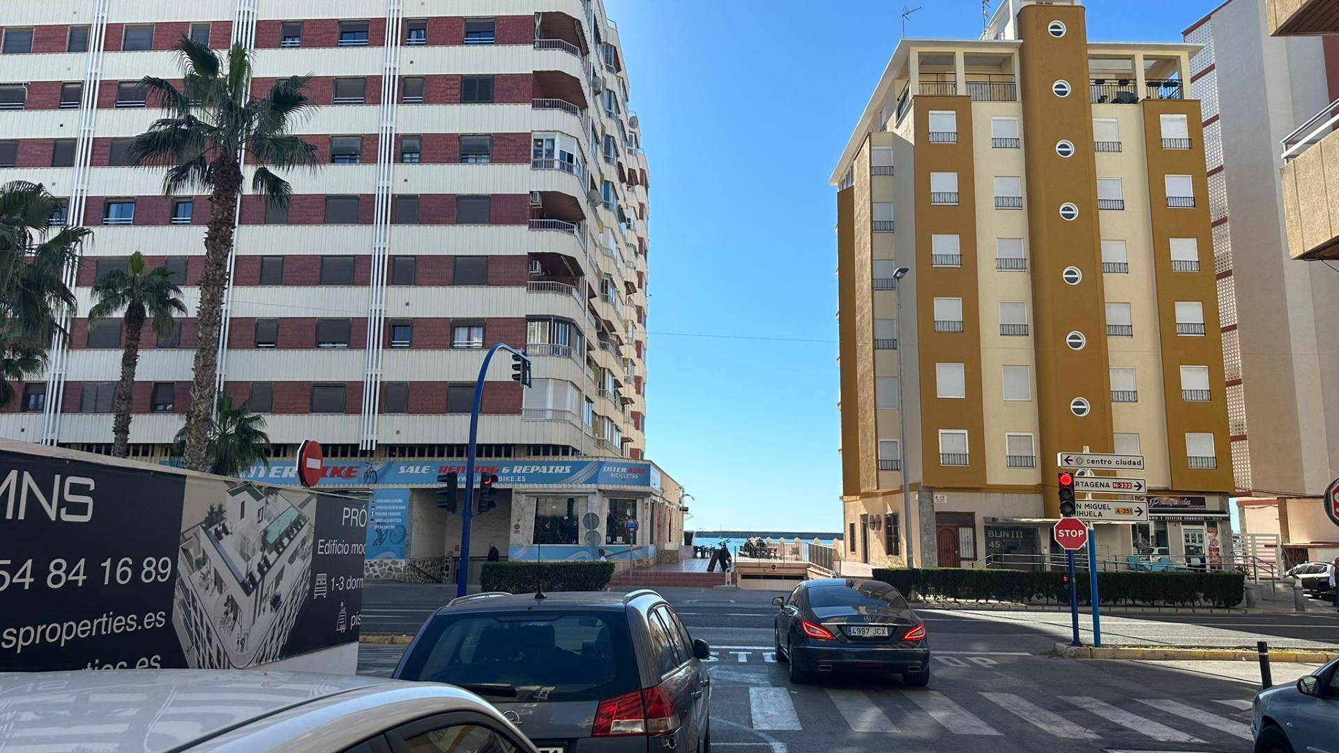 For sale - 3 Bedroom 1 Bathroom Apartment in Torrevieja - Acequion  - Alicante