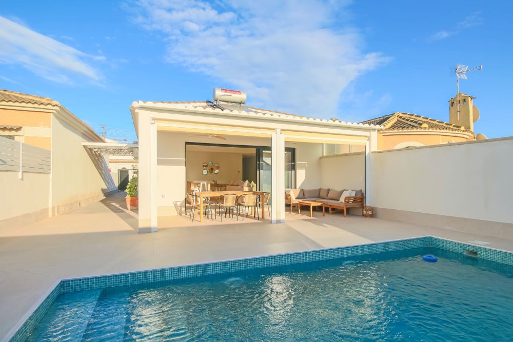 For sale - 3 Bedroom 2 Bathroom Villa in Torrevieja - Costa Blanca  - Alicante