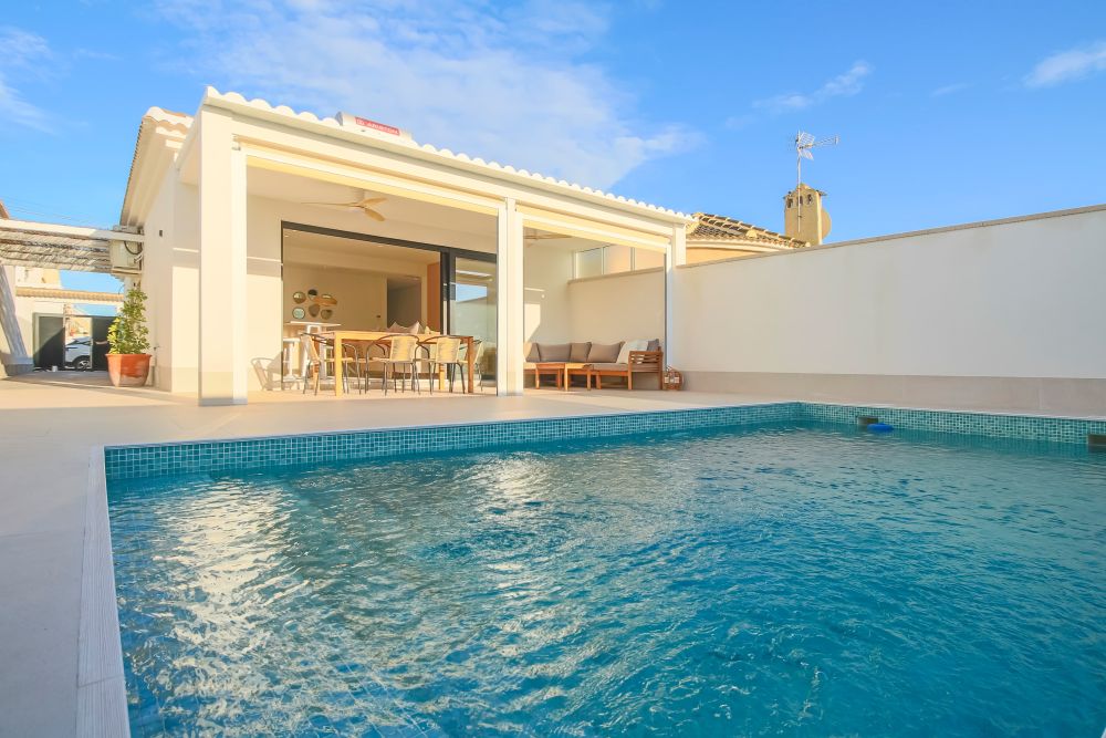 For sale - 3 Bedroom 2 Bathroom Villa in Torrevieja - Costa Blanca  - Alicante