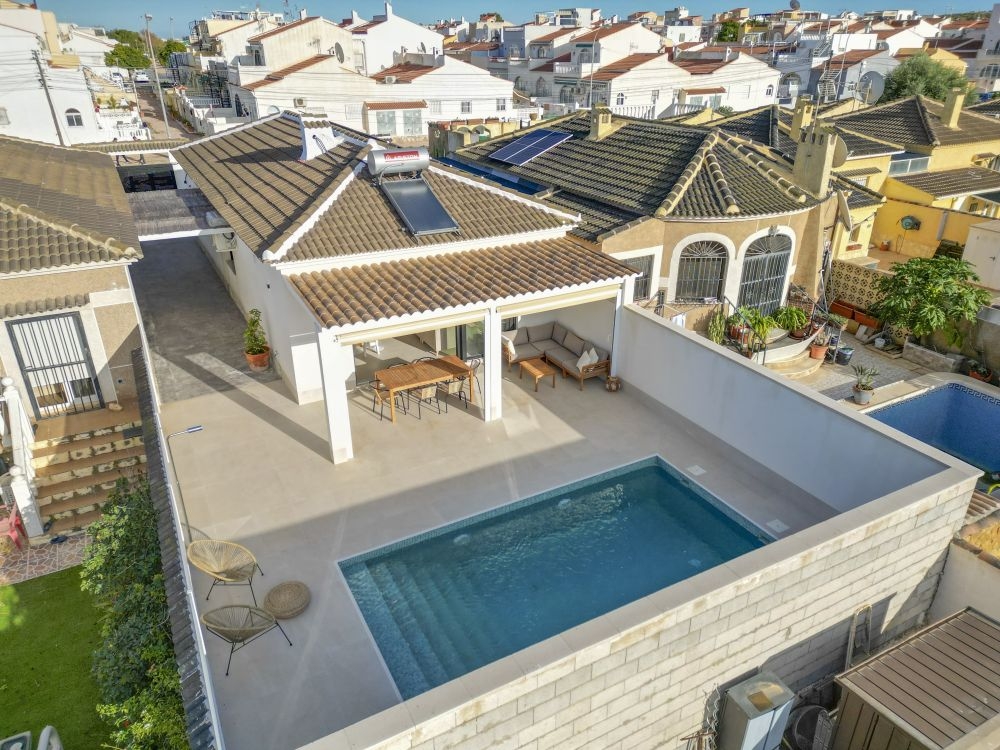 3 Bedroom 2 Bathroom Villa in Torrevieja
