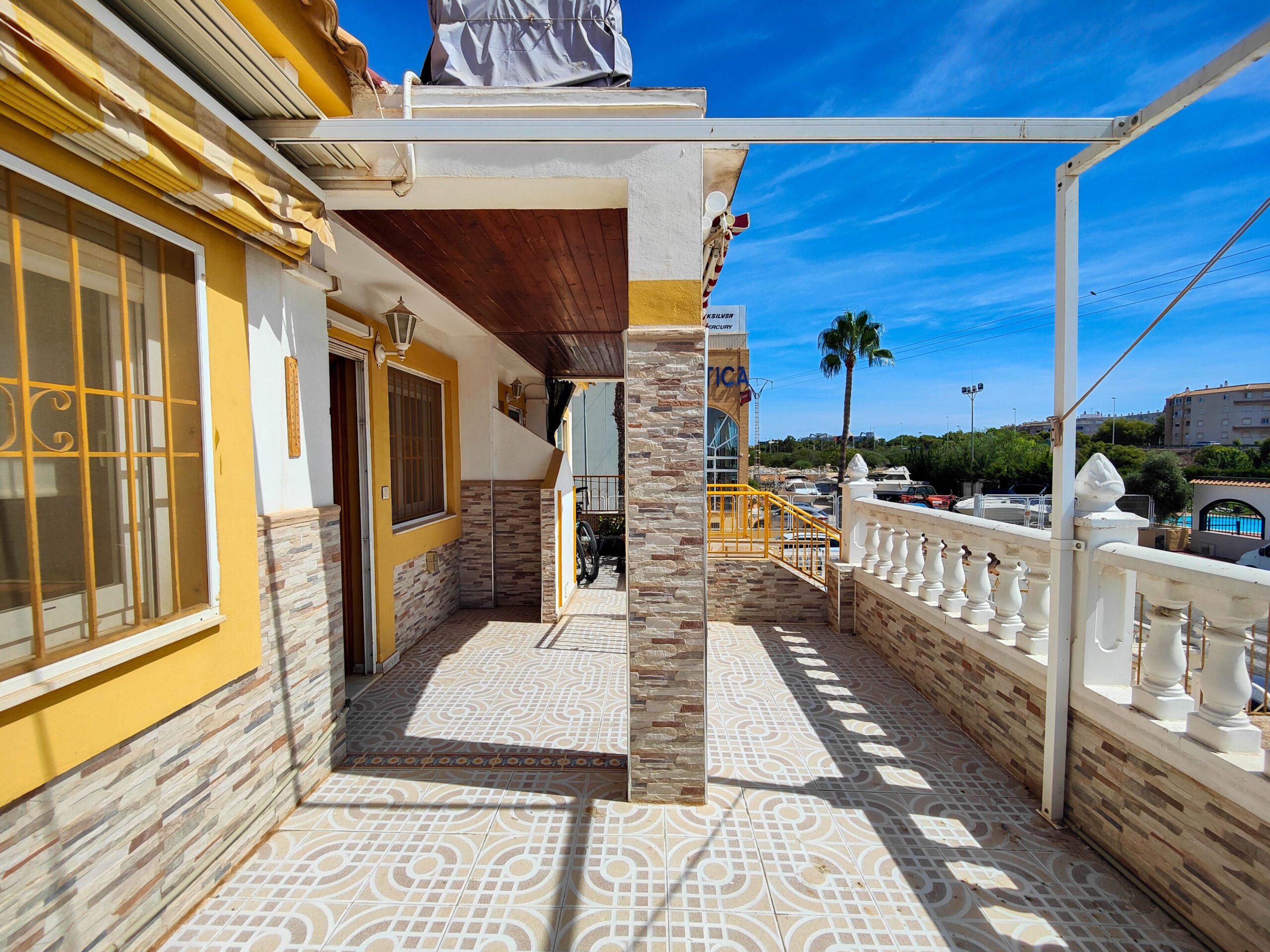 For sale - 3 Bedroom 1 Bathroom Penthouse in Torrevieja - Costa Blanca  - Alicante